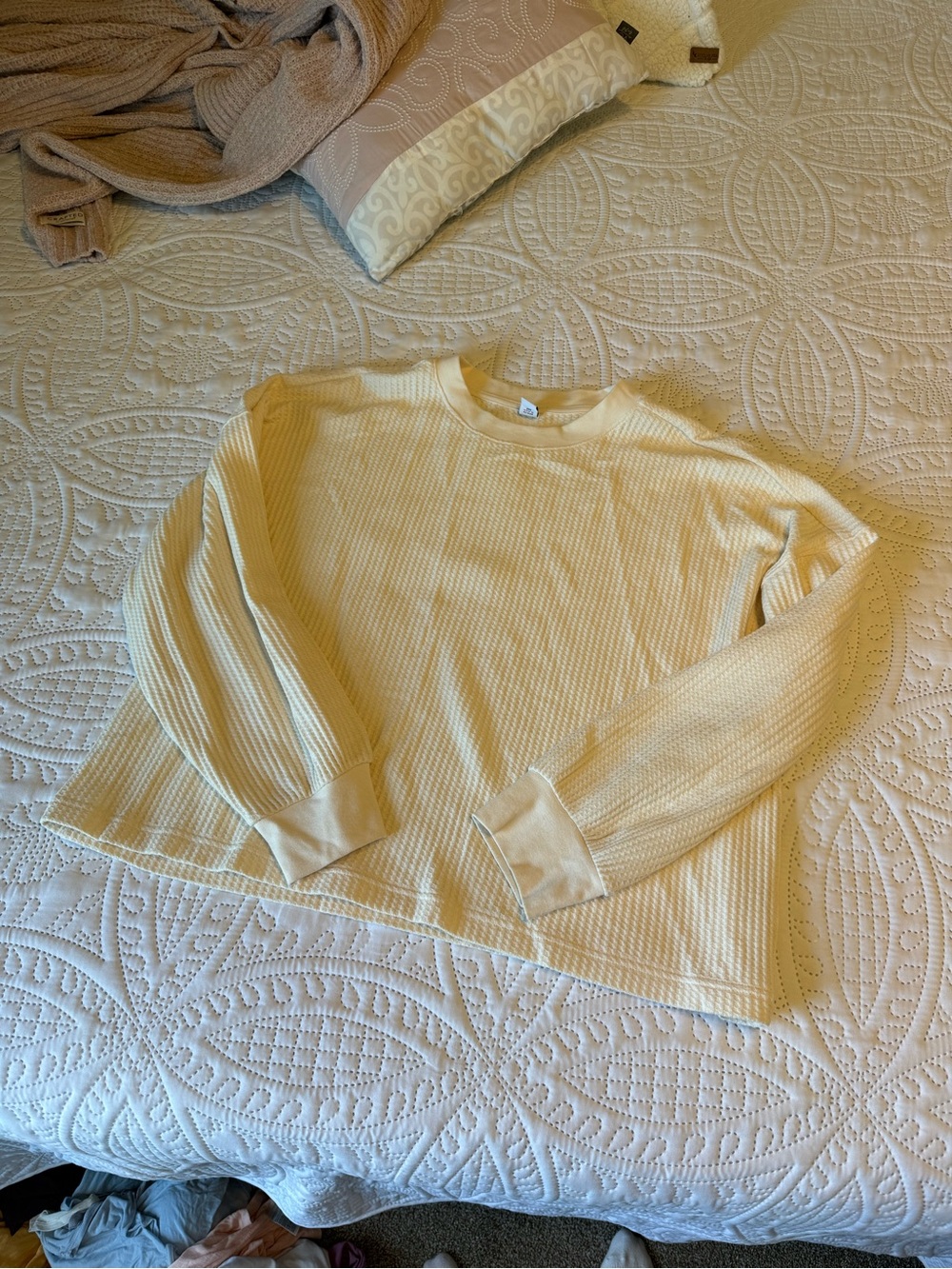 Old Navy Women's CREAM Waffle Knit Crew Neck TOP